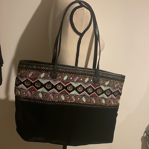 BLACK VELVET WITH SEQUIN EMBROIDERED TOTE BAG. - Picture 4 of 9